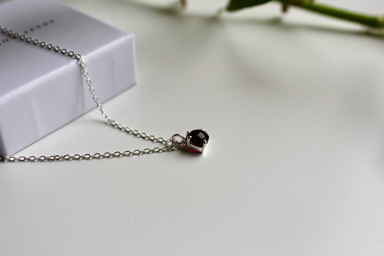 Collana Granato